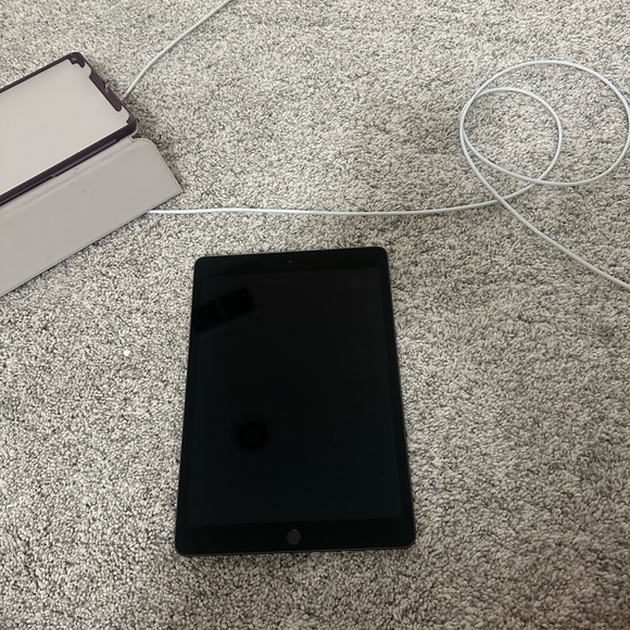 ipad in grey - Picture 8 of 10